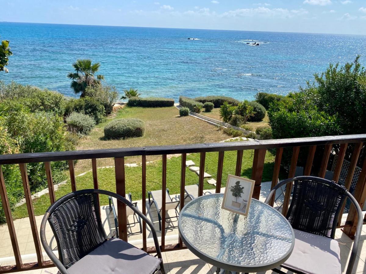 Amazing Front Line Villa In Coral Bay Peyia Exterior photo