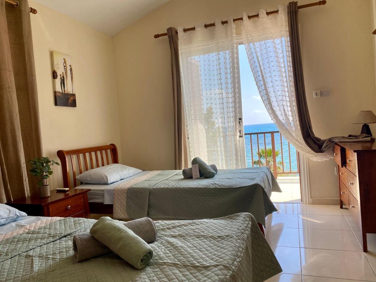 Amazing Front Line Villa In Coral Bay Peyia Exterior photo